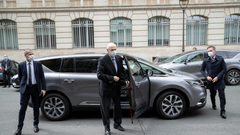 Dans l'ombre des JO, l'"indispensable" pr&eacute;fet Cadot et "son sens de l'Etat"
