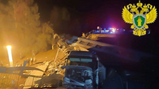 Al menos siete muertos al derrumbarse puente sobre un tren en región rusa de Briansk