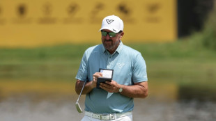 Mickelson withdraws from Masters over family matter