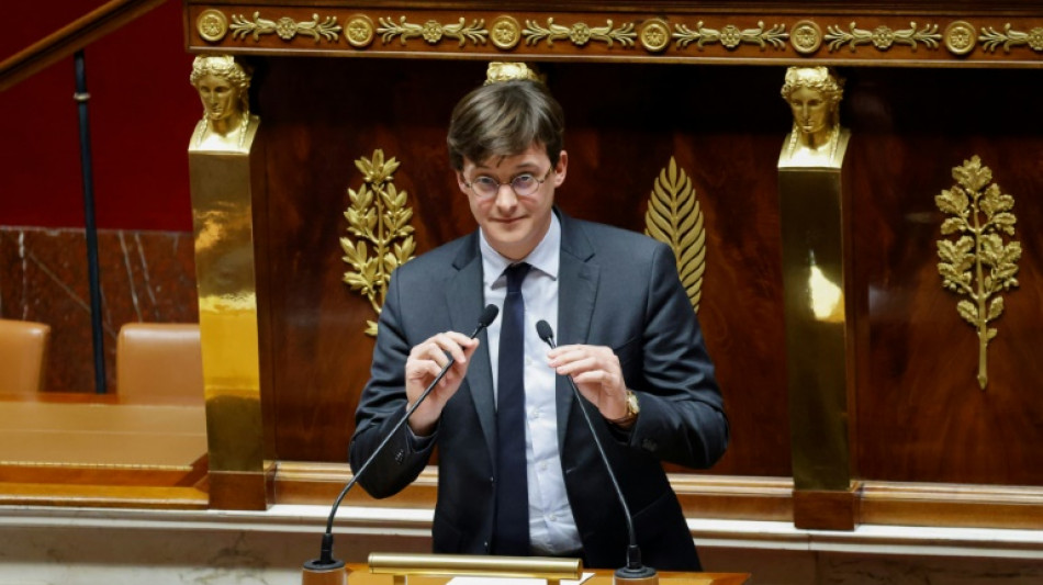 Loi immigration: la r&eacute;union d&eacute;put&eacute;s-s&eacute;nateurs encalmin&eacute;e, reprise mardi matin
