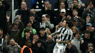 Newcastle complete cruise into Champions League last 16