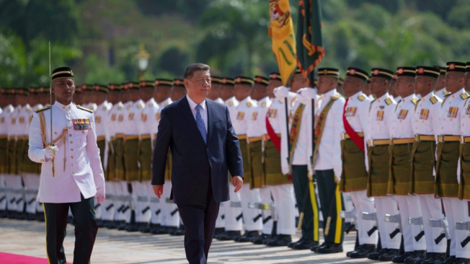 Presidente da China prossegue com ofensiva diplomática ao visitar a Malásia
