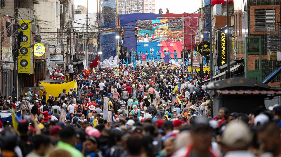 Maduro invita al voto di massa, ma per l'opposizione è una farsa