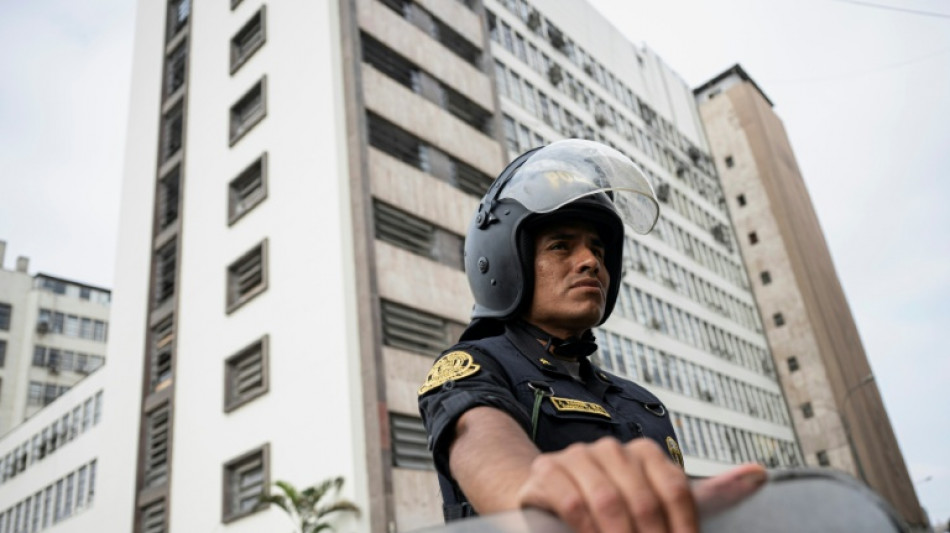 Fiscal&iacute;a de Per&uacute; interroga a Boluarte por su pol&eacute;mica cirug&iacute;a de nariz