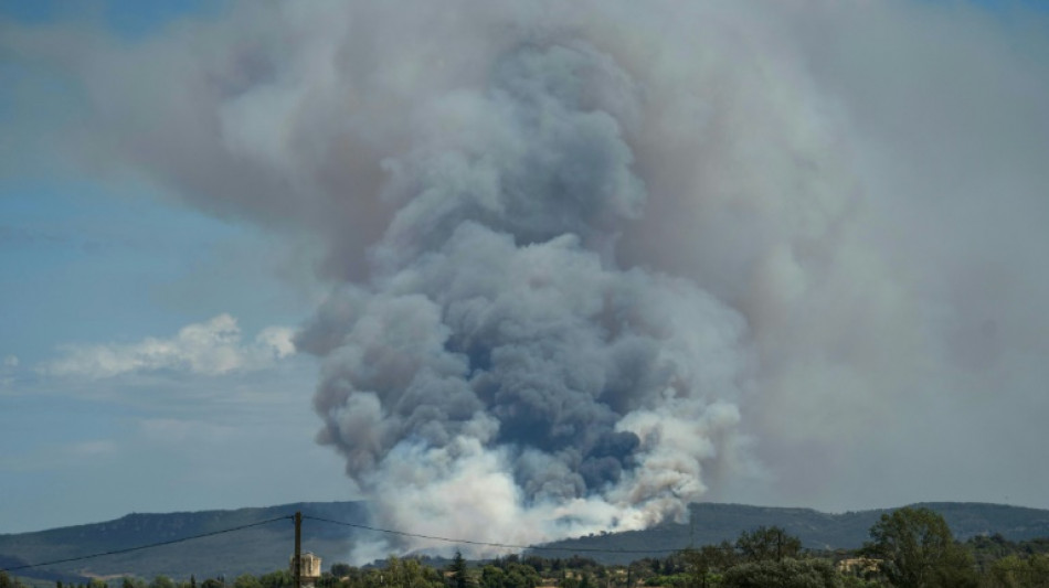 Un incendio en el sur de Francia destruye 2.000 hectáreas de bosque