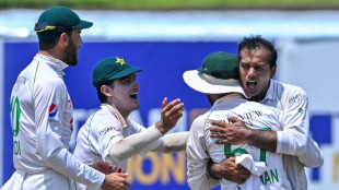 Pakistan lose three wickets in 131-run chase against Sri Lanka