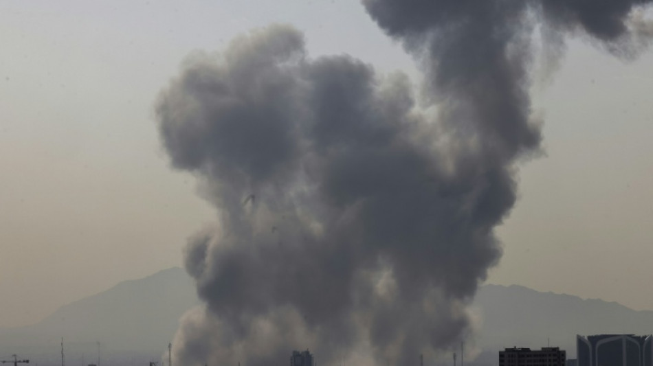 EUA e Israel atacam o Ir&atilde;, que incendeia a regi&atilde;o com m&iacute;sseis