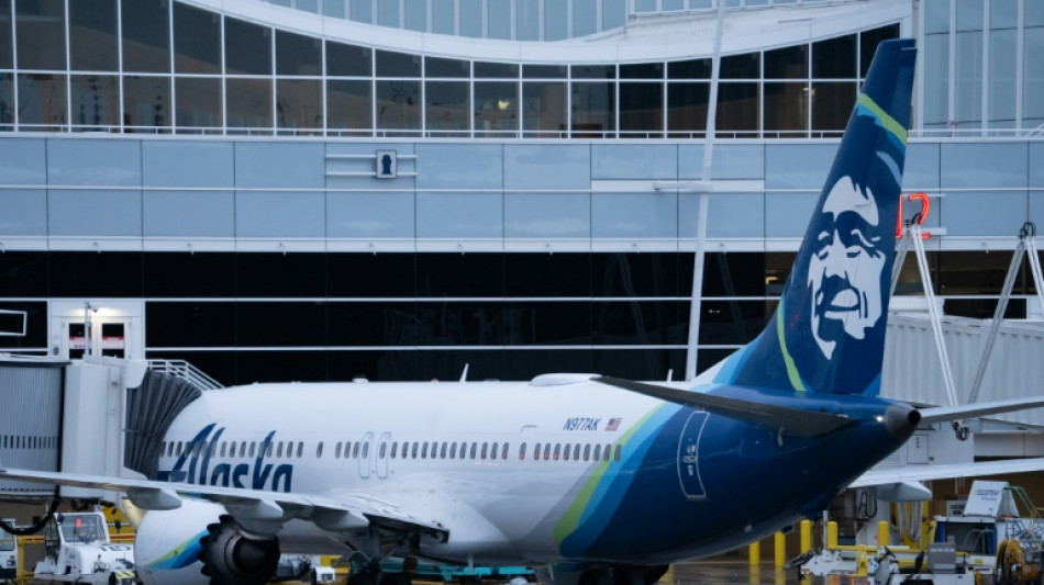 Regulador de EEUU ordena revisi&oacute;n de aviones Boeing MAX 9 tras aterrizaje de emergencia