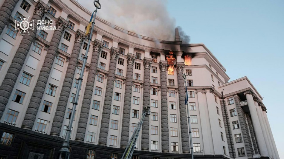 R&uacute;ssia atinge sede do governo da Ucr&acirc;nia no maior bombardeio da guerra