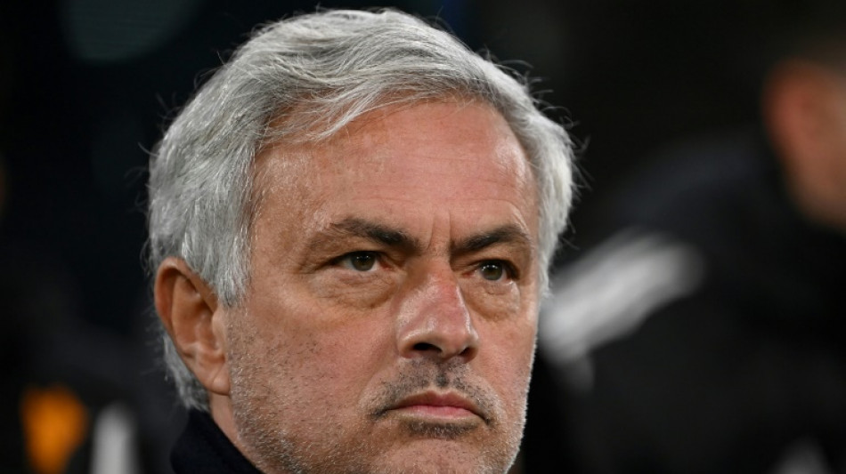 Roma demite Jos&eacute; Mourinho e anuncia De Rossi como novo t&eacute;cnico