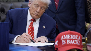 Trump, 'siamo pieni di munizioni, possiamo far guerra per sempre'