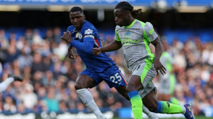 Manchester City atropela Chelsea (3-0) e coloca press&atilde;o sobre l&iacute;der Arsenal