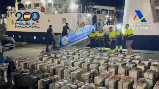 Decomisan m&aacute;s de tres toneladas de coca&iacute;na en un barco pesquero al oeste de Canarias