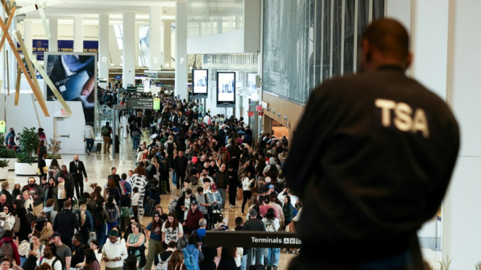 Senado de EEUU avanza para poner fin al caos en aeropuertos 
