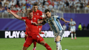 Leeds sign Swiss defender Elvedi from Monchengladbach