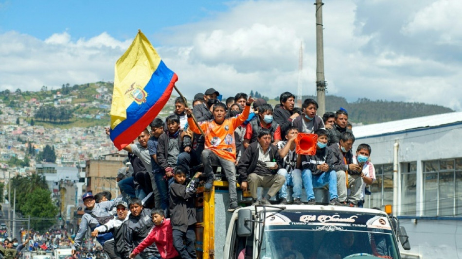 Miles de ind&iacute;genas y estudiantes marchan en Quito en protesta antigobierno