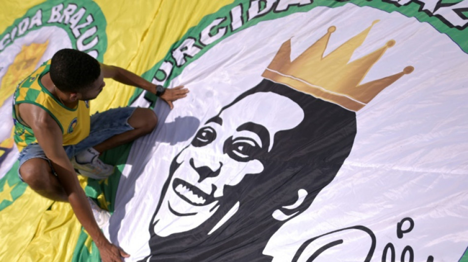 Les Br&eacute;siliens rendent un dernier hommage au "Roi" Pel&eacute;
