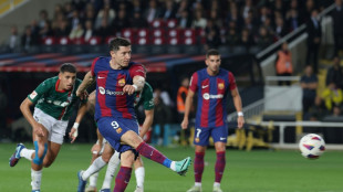 Lewandowski rescues Barca and ends drought with Alaves double