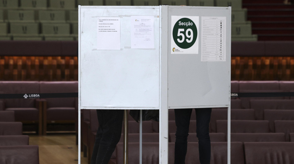 Urne aperte per il ballottaggio delle presidenziali in Portogallo