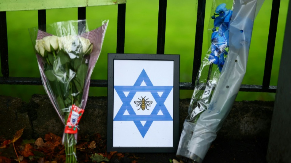 Attaque de la synagogue de Manchester: une des deux personnes tuées touchée par un tir de la police