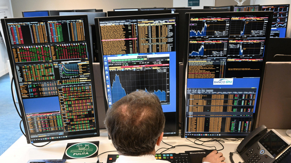 Borsa: Milano in calo con l'Europa, tonfo per Banca Ifis
