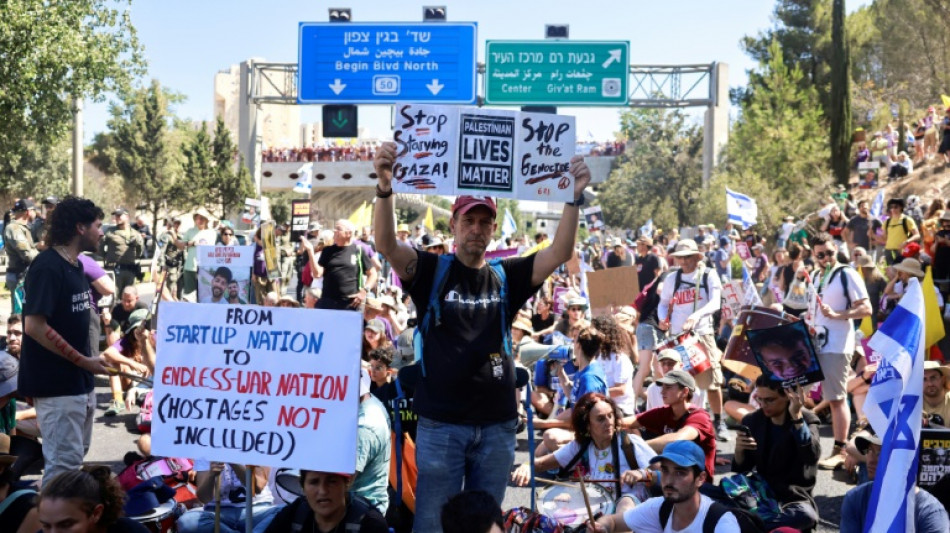 Manifestantes em Israel pedem liberta&ccedil;&atilde;o dos ref&eacute;ns em Gaza