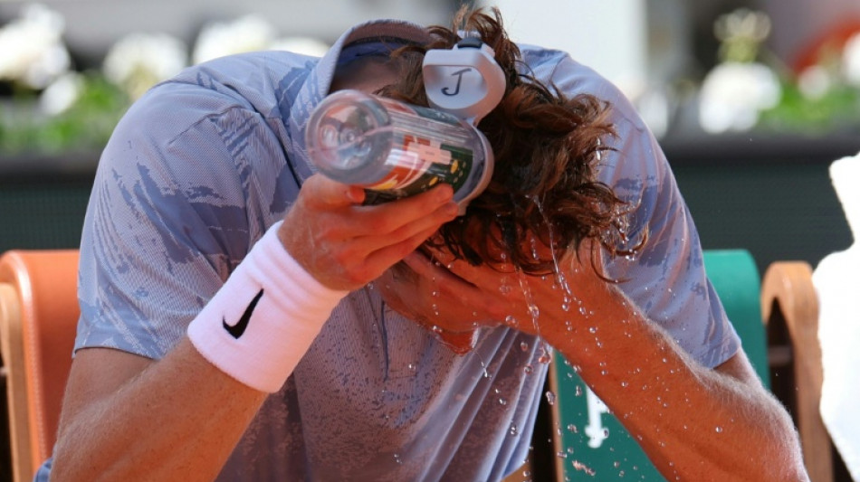 Roland-Garros: abandonn&eacute; par son corps, le grand favori Sinner &eacute;limin&eacute; d&egrave;s le 2e tour