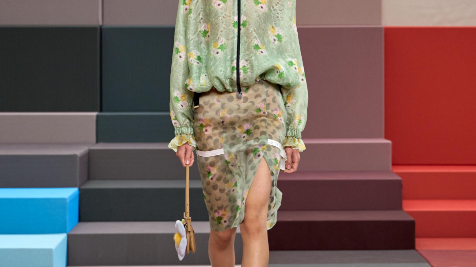 Corta e grintosa, la giacca 'cropped' &egrave; la protagonista dell'estate 2026