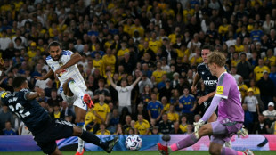 Leeds goleia Newcastle e sobe para 3&ordm; no Campeonato Ingl&ecirc;s