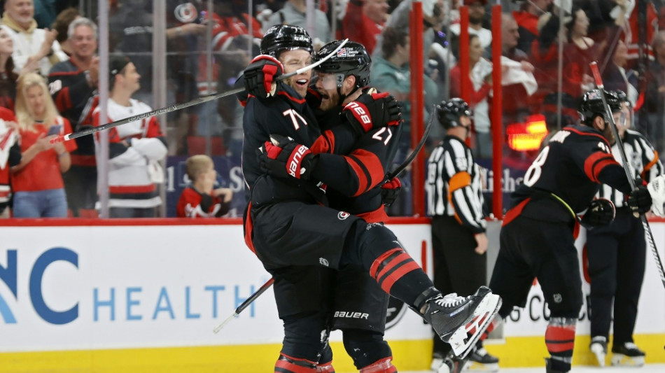 NHL: Hurricanes auf Kurs