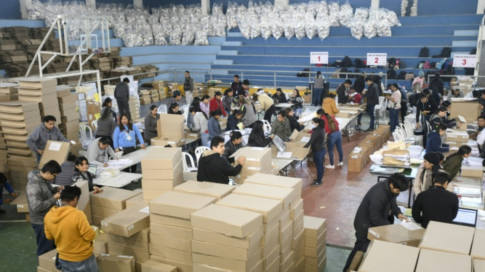 Bol&iacute;via em crise comparece &agrave;s urnas para guinada &agrave; direita ap&oacute;s 20 anos