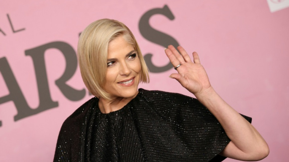 Atriz Selma Blair &eacute; presa ap&oacute;s confus&atilde;o em voo nos EUA