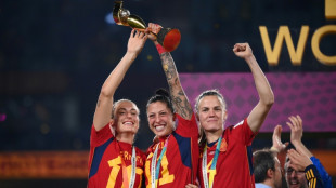 Spain PM says football boss apology over kiss 'insufficient'