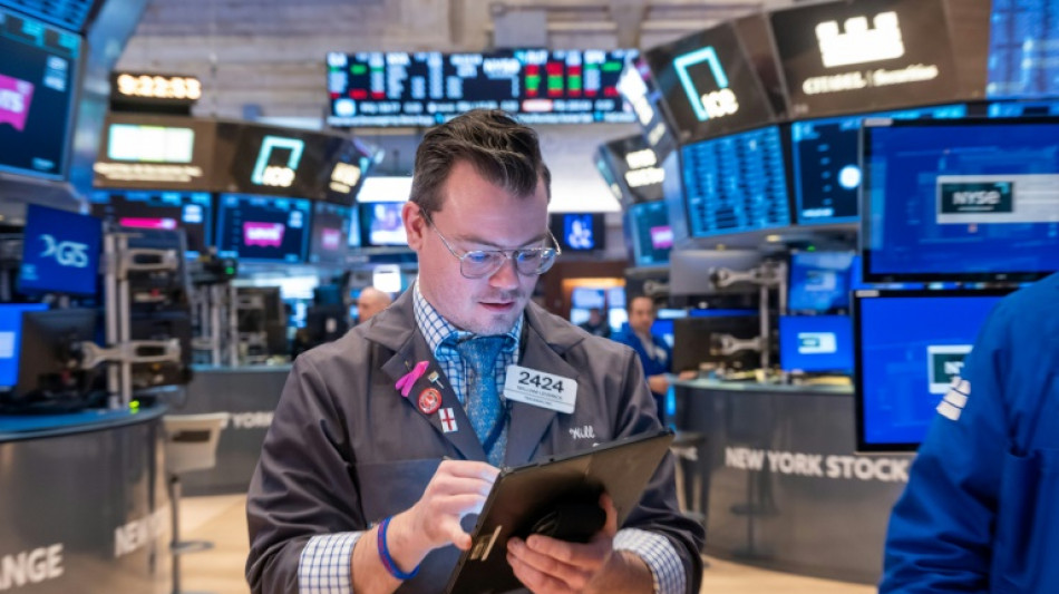 Wall Street poursuit dans le vert apr&egrave;s un record