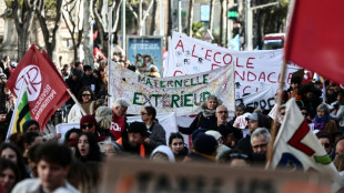 Gr&egrave;ve dans l'&Eacute;ducation: autour de 10% de gr&eacute;vistes selon le minist&egrave;re, jusqu'&agrave; trois fois plus selon les syndicats