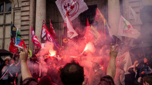 L&eacute;gislatives: les opposants &agrave; l'extr&ecirc;me droite dans la rue, temp&ecirc;te &agrave; LFI