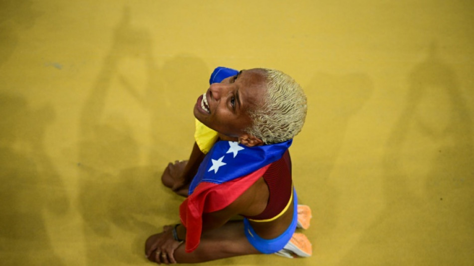 Last-gasp Rojas wins fourth straight world triple jump gold
