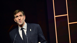 Bei der Dankesrede: Teleprompter bringt Nowitzki ins Schwitzen