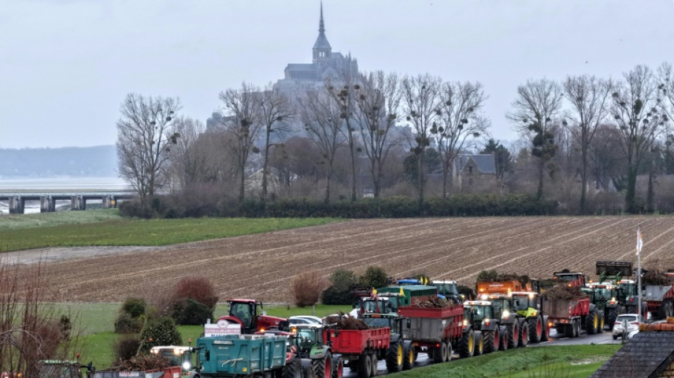 Col&egrave;re agricole dans le Sud-Ouest: autoroutes perturb&eacute;es, visite express de Lecornu