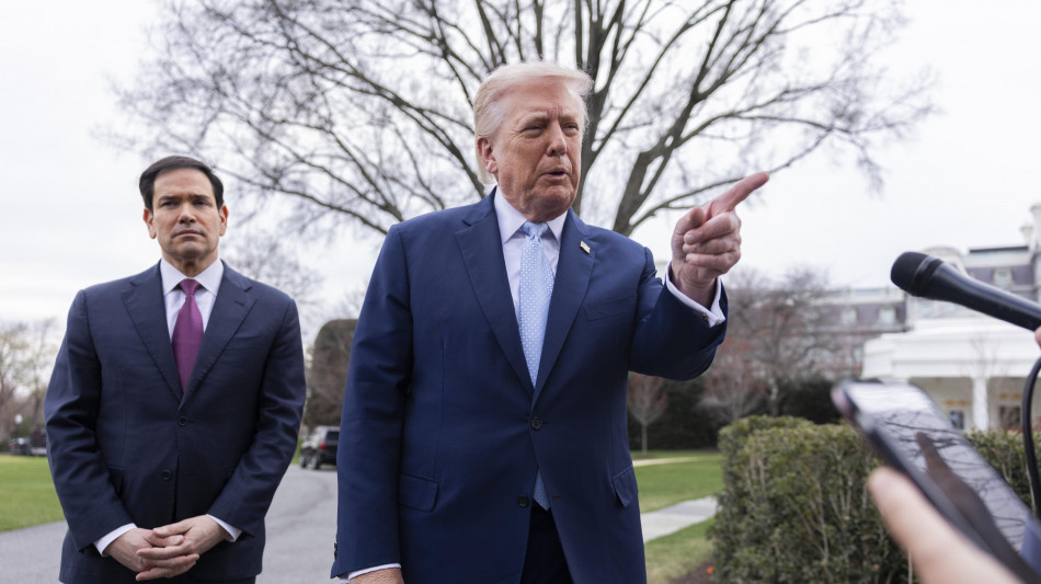 Trump, da domani agenti dell'Ice negli aeroporti Usa