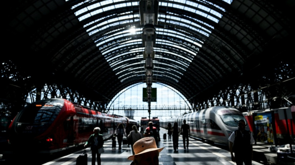 Fernverkehr mit Bahn und Bus: Vier Prozent mehr Fahrgäste im ersten Halbjahr