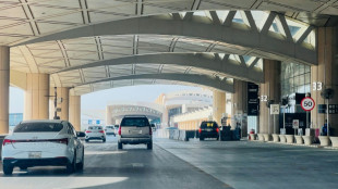 Los hut&iacute;es amenazan de nuevo tras mortal ataque al aeropuerto de Riad