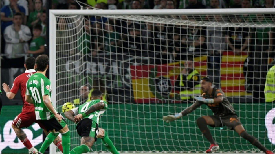 Antony marca de bicicleta mas Betis cede empate contra Sevilla (2-2) no d&eacute;rbi da Andaluzia