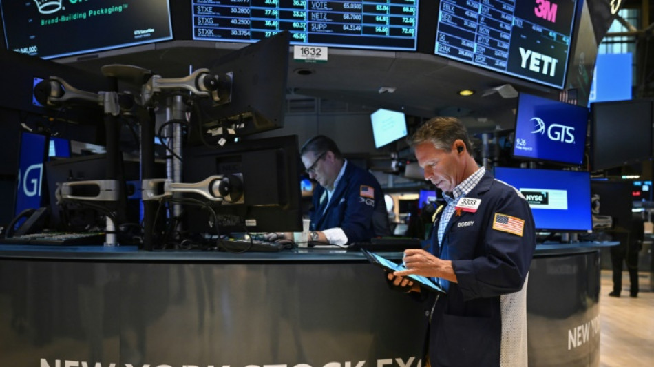 Wall Street ouvre en hausse, tenue en haleine par l'&eacute;lection pr&eacute;sidentielle