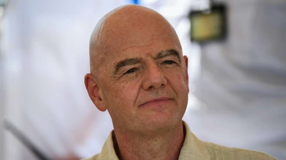 Coaliz&atilde;o mundial de torcedores pede sa&iacute;da de Infantino da Fifa