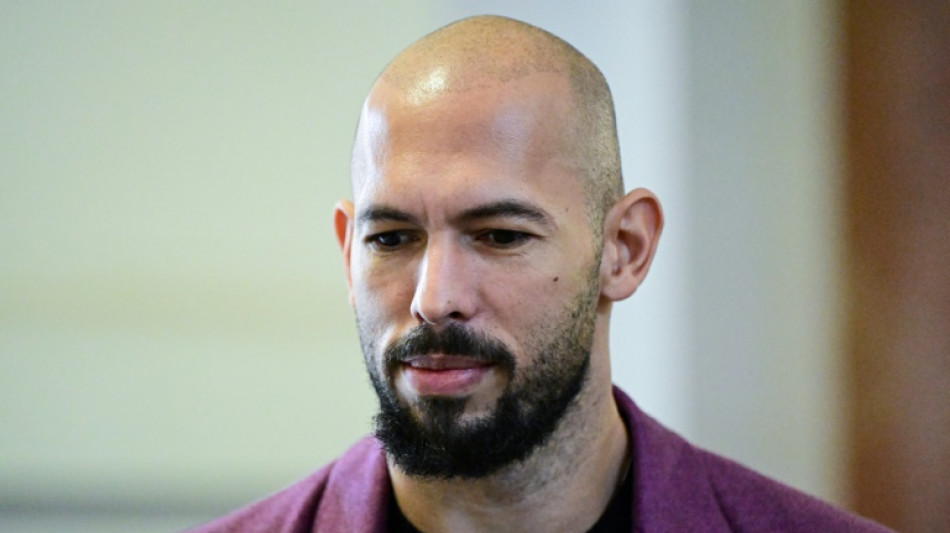 El influencer Andrew Tate sali&oacute; de Ruman&iacute;a rumbo a EEUU