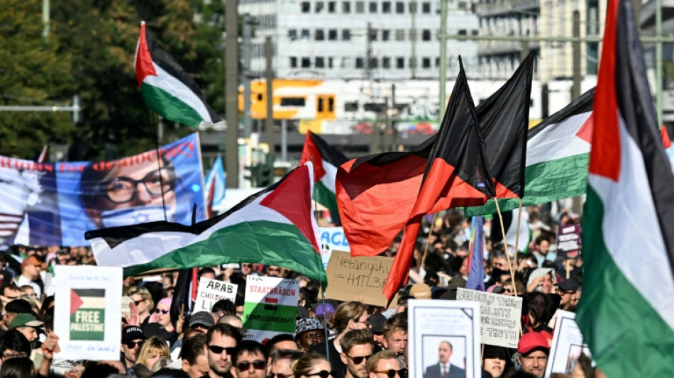Rund 20.000 Menschen bei Gaza-Demonstrationen in Berlin - Gro&szlig;aufgebot der Polizei
