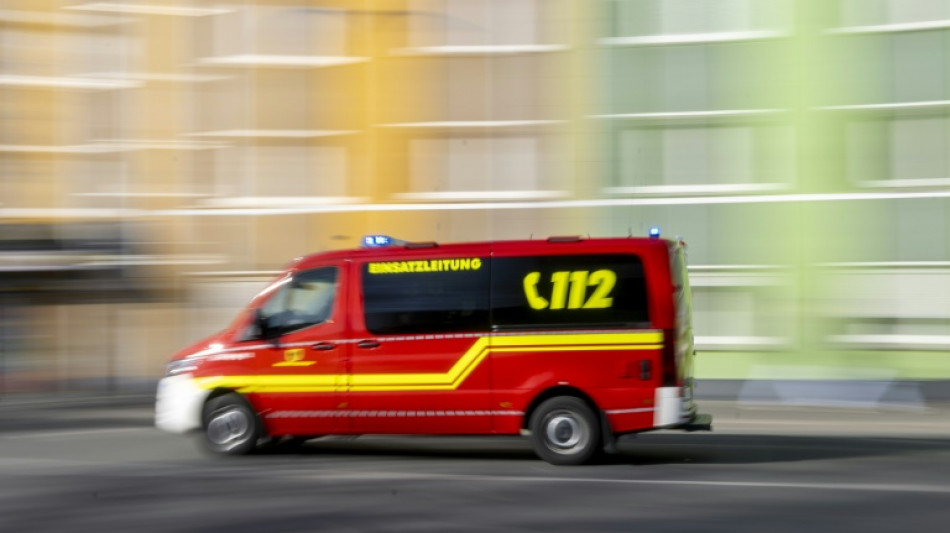 Tödlicher Arbeitsunfall im Bremen: Tonnenschwerer Schweißtisch klemmt Mann ein