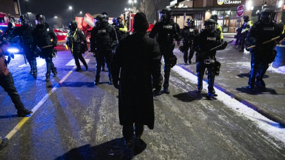 Agentes migratorios abandonan Mine&aacute;polis mientras prosigue la investigaci&oacute;n sobre muerte de manifestante