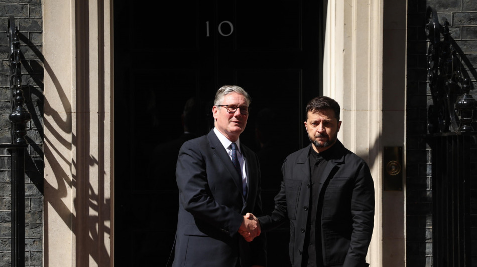 Starmer annuncia, 'stamani riceverò Zelensky a Londra'
